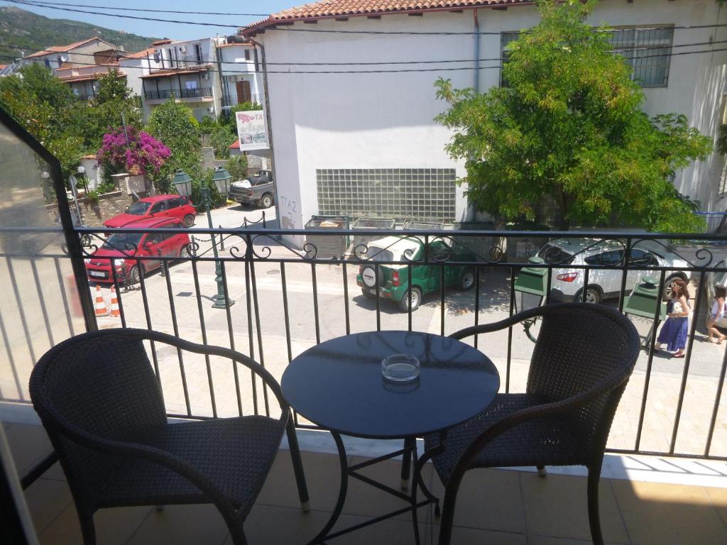 Karafelas Hotel *