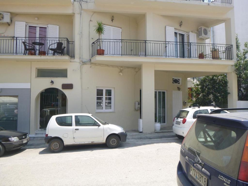 Karafelas Hotel *